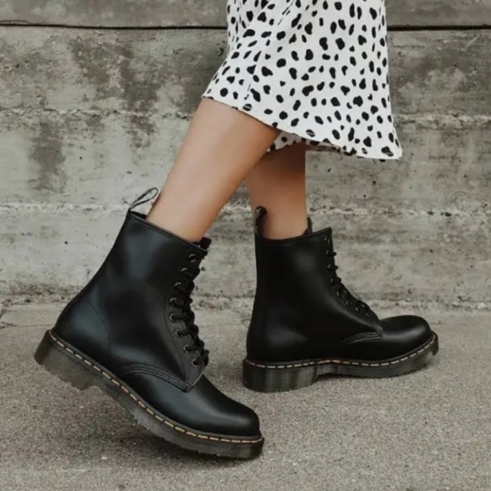 💎 HP 💎 Dr. Martens 1460 Smooth Leather Lace-Up Boots Size 39 EU